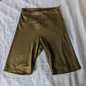 Girlfriend Collective Float 7in Bike Shorts in Fern